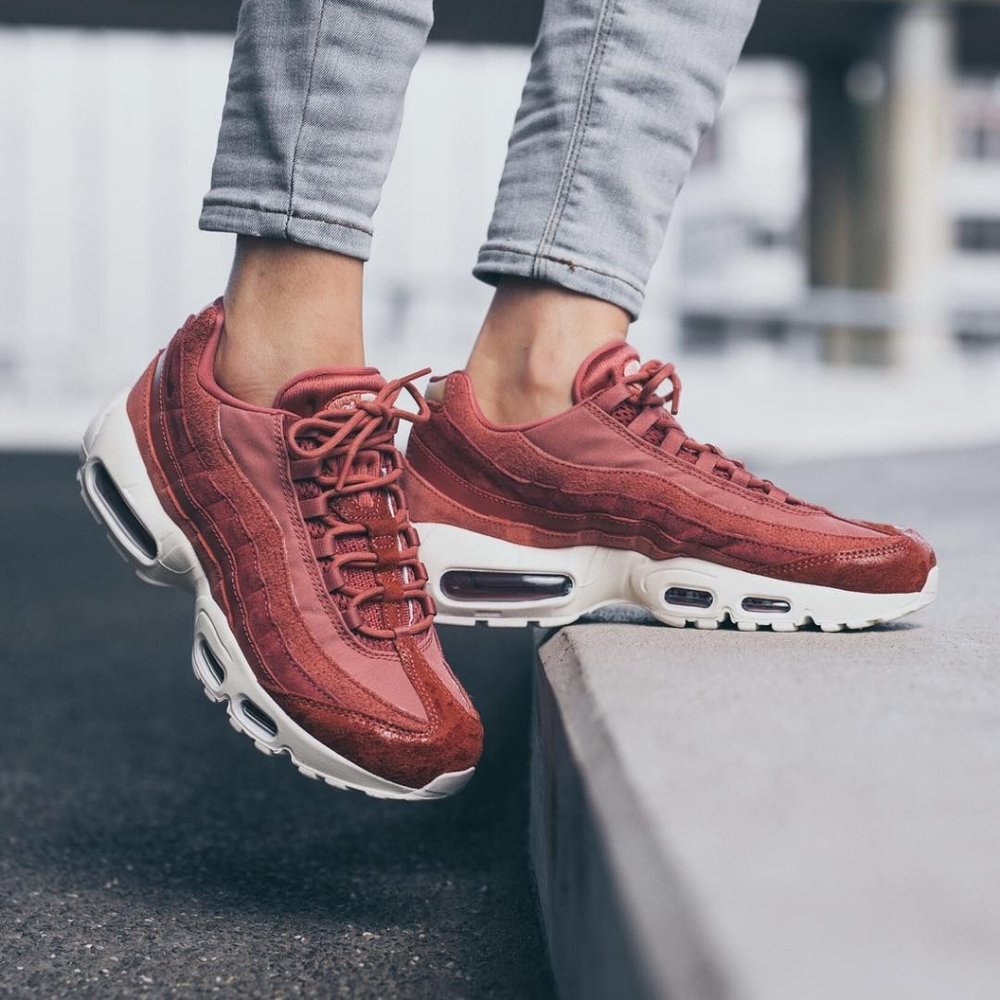 NIB NIKE Air Max 95 Premium True Berry Bordeaux Suede Chunky Run Sneakers sz 10